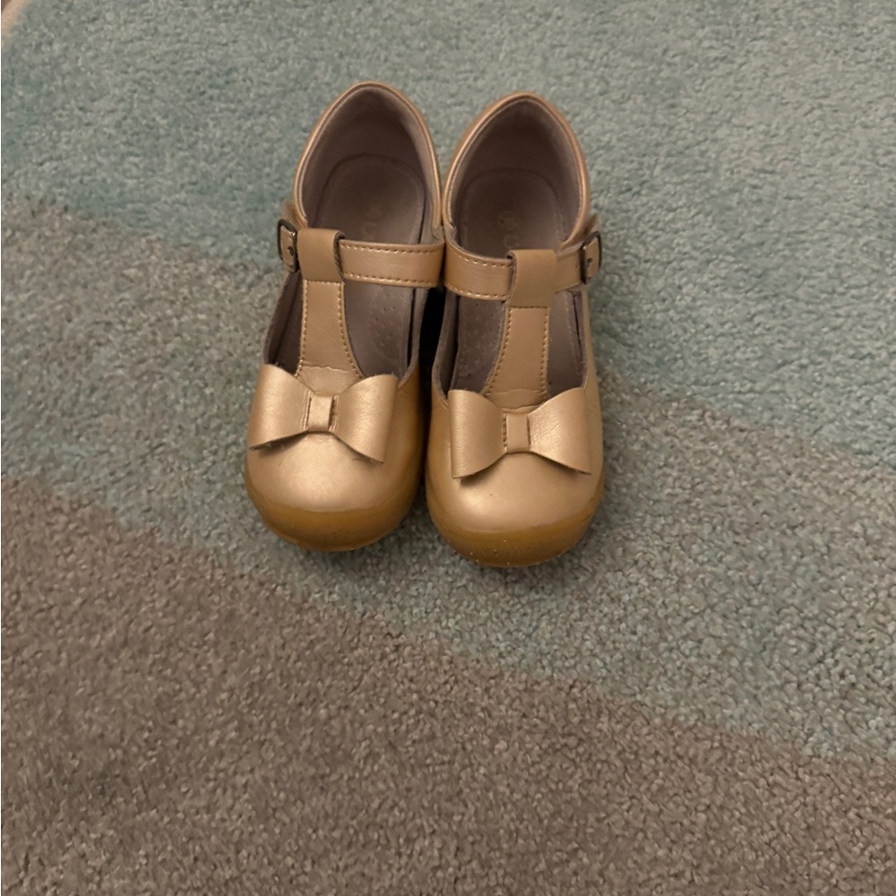 L’Amour Emma Gold Kids Shoes with Bow size 11